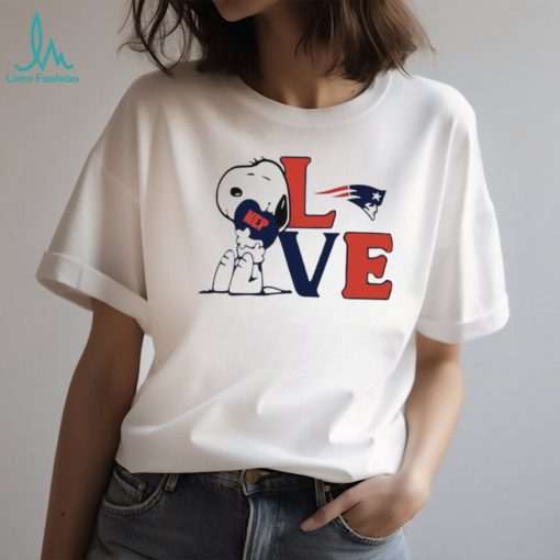 Peanuts Snoopy love New England Patriots shirt