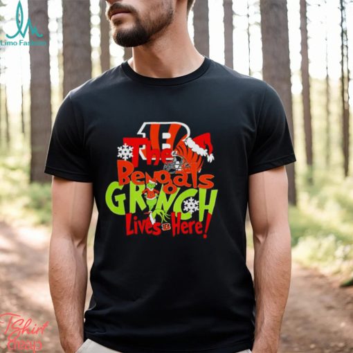 The Cincinnati Bengals football Grinch lives here Merry Christmas shirt