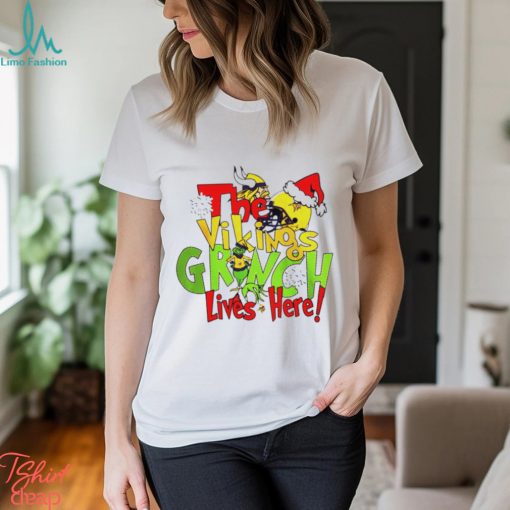 The Minnesota Vikings football Grinch lives here Merry Christmas shirt