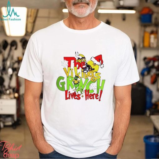 The Minnesota Vikings football Grinch lives here Merry Christmas shirt