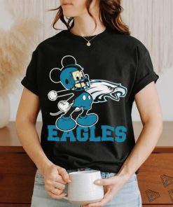 Top mickey Mouse cartoon NFL Philadelphia Eagles football player helmet logo shirt