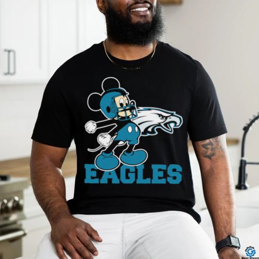 Top mickey Mouse cartoon NFL Philadelphia Eagles football player helmet logo shirt