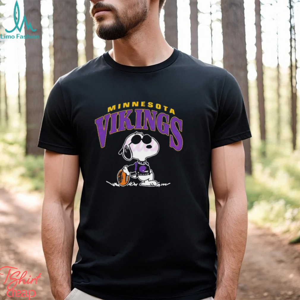 Vintage Snoopy Football Minnesota Vikings Nfl 2023 T shirt Vintage Snoopy Football Minnesota Vikings Nfl 2023 T shirt