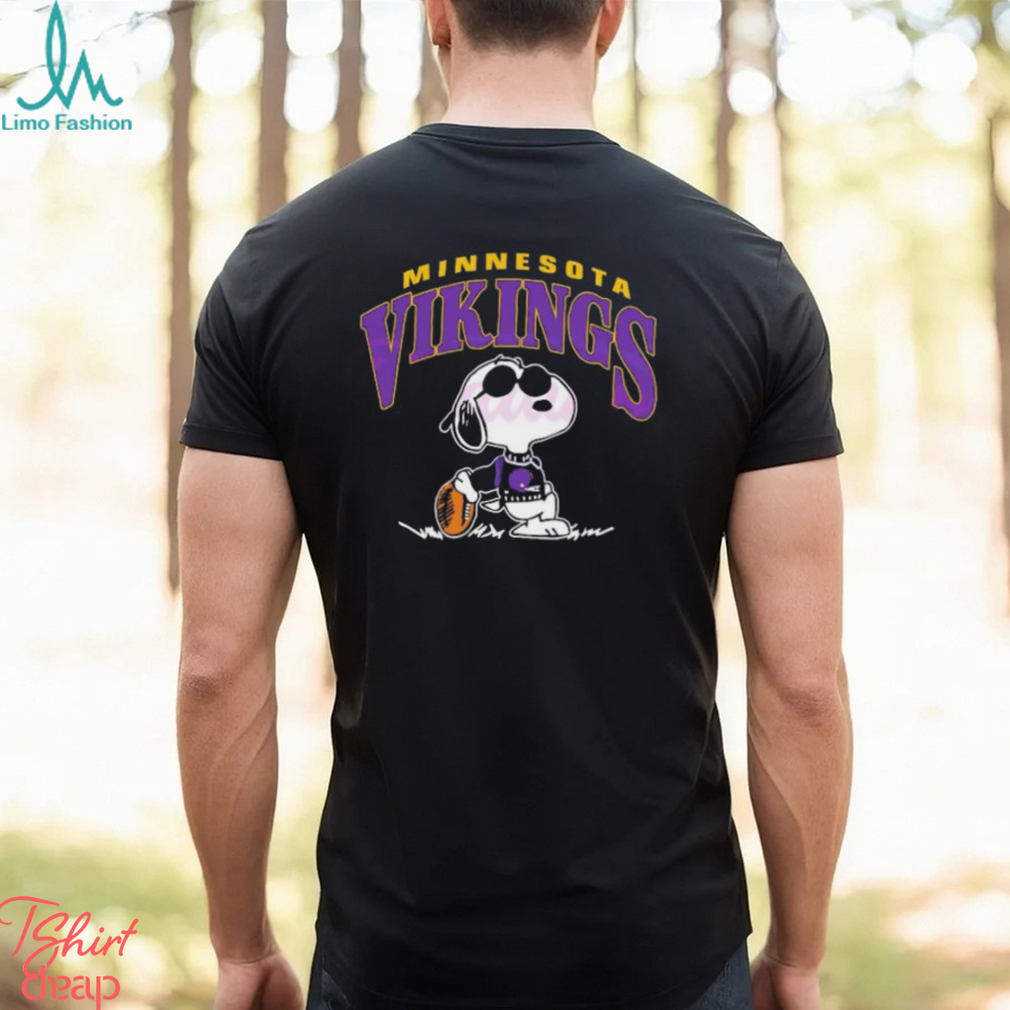 Vintage Snoopy Football Minnesota Vikings Nfl 2023 T shirt Vintage Snoopy Football Minnesota Vikings Nfl 2023 T shirt