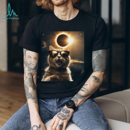 Cat Taking A Selfie with Solar 2024 Eclipse Wearing Glasses T Shirt