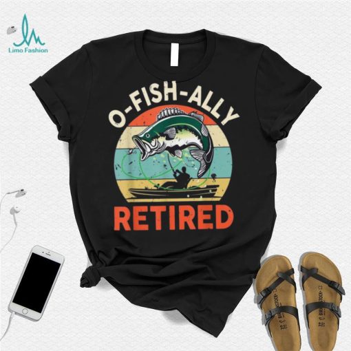 Caterpillar Kayak Fishing Bass Fish Dad Grandpa Fisherman Retired T  shirt