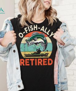 Caterpillar Kayak Fishing Bass Fish Dad Grandpa Fisherman Retired T shirt
