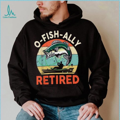 Caterpillar Kayak Fishing Bass Fish Dad Grandpa Fisherman Retired T  shirt