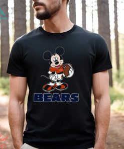 Cheerful Chicago Bears NFL Football Mickey Mouse Tshirt