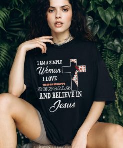 Cincinnati Bengals I am a simple woman I love Cincinnati Bengals and believe in jesus 2024 shirt