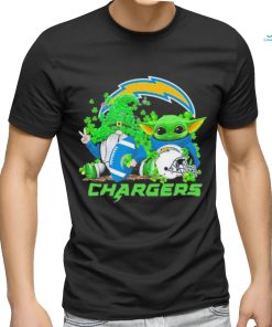 Design los Angeles Chargers Baby Yoda Happy St.Patrick’s Day Shamrock T Shirt
