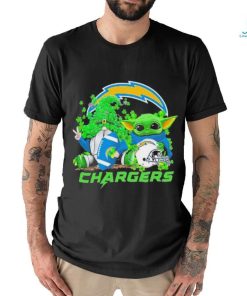 Design los Angeles Chargers Baby Yoda Happy St.Patrick’s Day Shamrock T Shirt