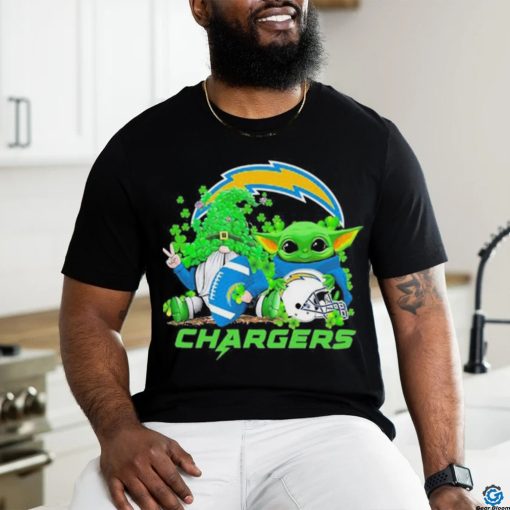Design los Angeles Chargers Baby Yoda Happy St.Patrick’s Day Shamrock T Shirt
