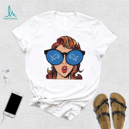 Just a girl with love glassess Detroit Lions shirt