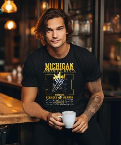 Michigan Undefeated Logan Wolverine Perfect Season signatures shirt