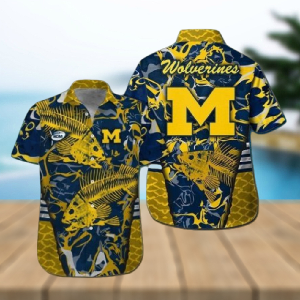 Michigan Wolverines Fishing Short Sleeve Button Up Tropical Hawaiian Shirt Michigan Wolverines Fishing Short Sleeve Button Up Tropical Hawaiian Shirt