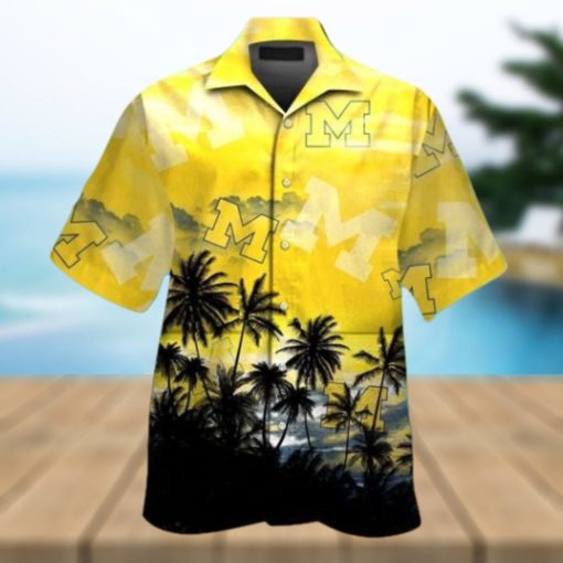 Michigan Wolverines Short Sleeve Button Up Tropical Hawaiian Shirt VER010