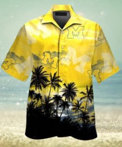 Michigan Wolverines Short Sleeve Button Up Tropical Hawaiian Shirt VER010