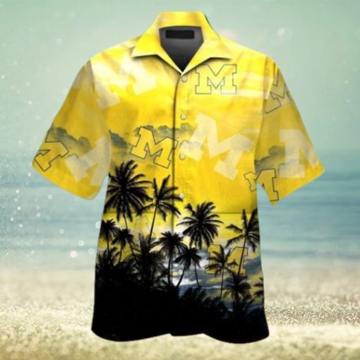 Michigan Wolverines Short Sleeve Button Up Tropical Hawaiian Shirt VER010