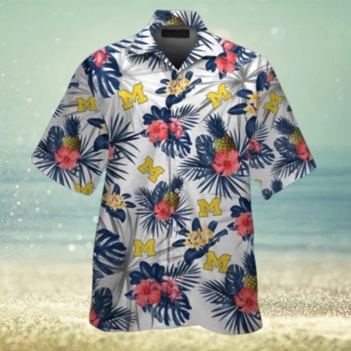 Michigan Wolverines Short Sleeve Button Up Tropical Hawaiian Shirt VER019