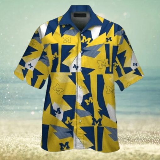 Michigan Wolverines Short Sleeve Button Up Tropical Hawaiian Shirt VER022