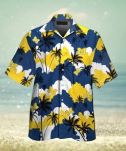 Michigan Wolverines Short Sleeve Button Up Tropical Hawaiian Shirt VER031