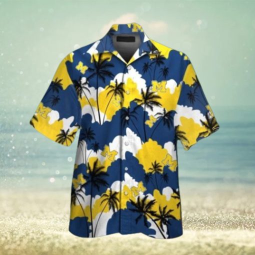 Michigan Wolverines Short Sleeve Button Up Tropical Hawaiian Shirt VER031