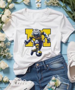 Michigan Wolverines vintage university tiger play football Unisex Tshirt