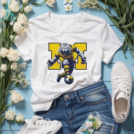 Michigan Wolverines vintage university tiger play football Unisex Tshirt