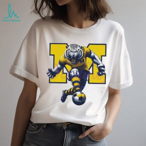 Michigan Wolverines vintage university tiger play football Unisex Tshirt