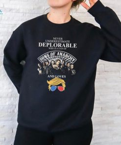 Never underestimate Deplorable who is a fan of Son Of Anarchy and loves Trump signatures shirt