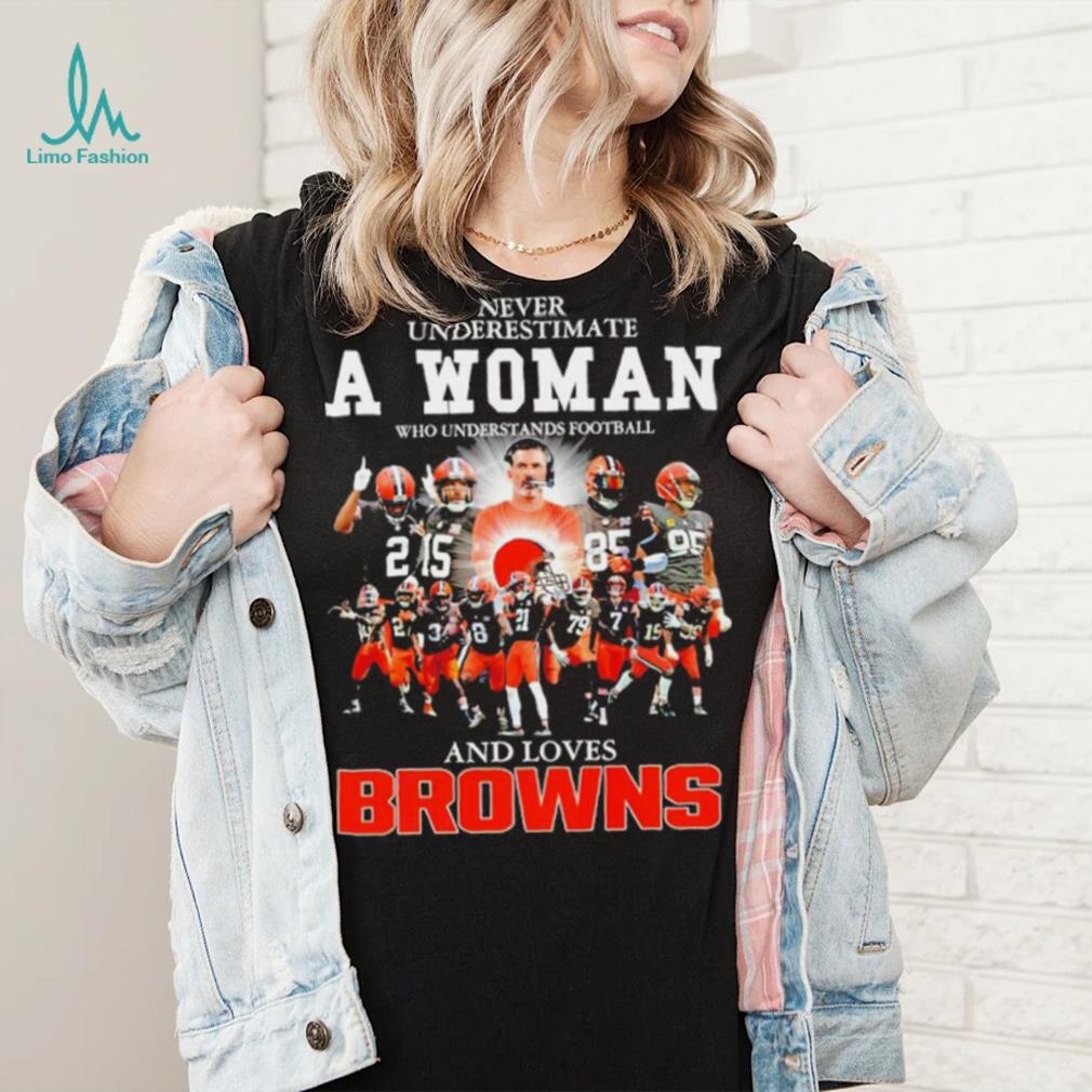 Never underestimate a woman who understands football Cleveland Browns and loves Browns signature shirt Never underestimate a woman who understands football Cleveland Browns and loves Browns signature shirt