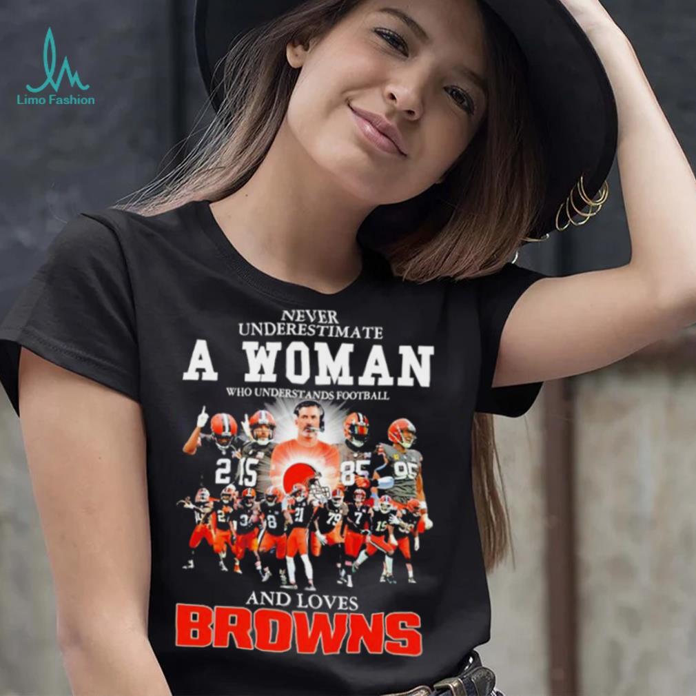 Never underestimate a woman who understands football Cleveland Browns and loves Browns signature shirt Never underestimate a woman who understands football Cleveland Browns and loves Browns signature shirt