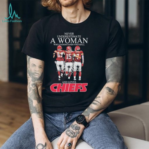 Never underestimate a woman who understands football and loves Kansas city Chiefs travis kelce patrick mahomes and isiah pacheco signatures 2024 shirt