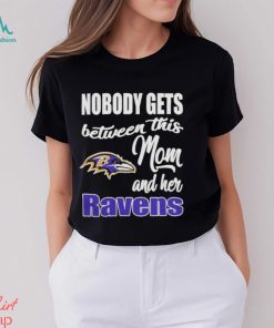 Nobody Gets Between Mom And Her Baltimore Ravens 2024 Shirt