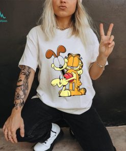 Odie Hugging Garfield T Shirt