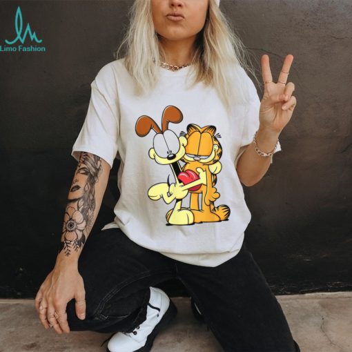 Odie Hugging Garfield T Shirt
