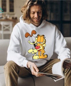 Odie Hugging Garfield T Shirt