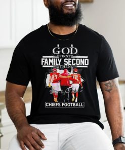 Official god First Family Second Then Kansas City Chiefs Travis Kelce, Patrick Mahomes and andy Reid Signatures shirt