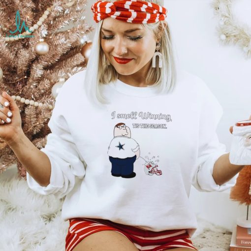 Peter Griffin Dallas Cowboys I smell winning tis the season peeing on Tampa Bay Buccaneers helmet shirt