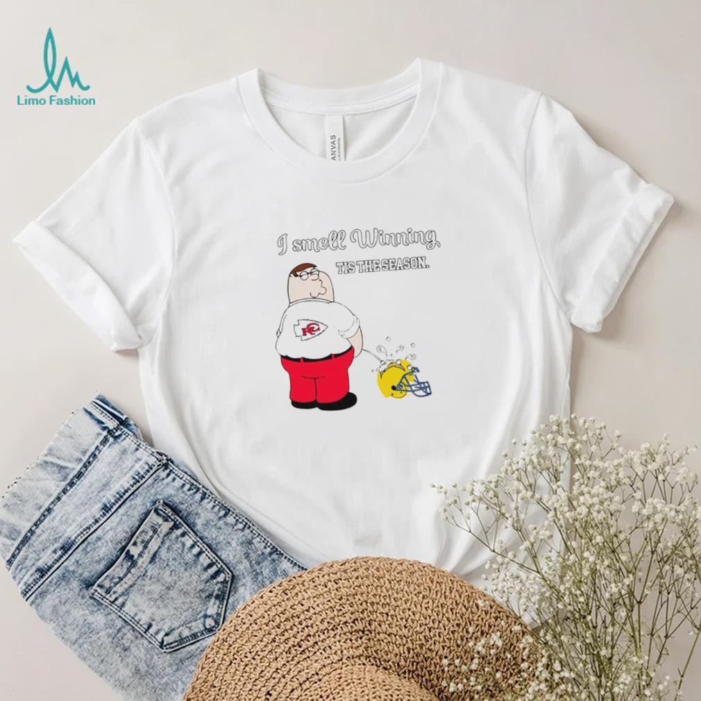 Peter Griffin Kansas City Chiefs peeing on Los Angeles Chargers helmet I smell winning tis the season shirt Peter Griffin Kansas City Chiefs peeing on Los Angeles Chargers helmet I smell winning tis the season shirt