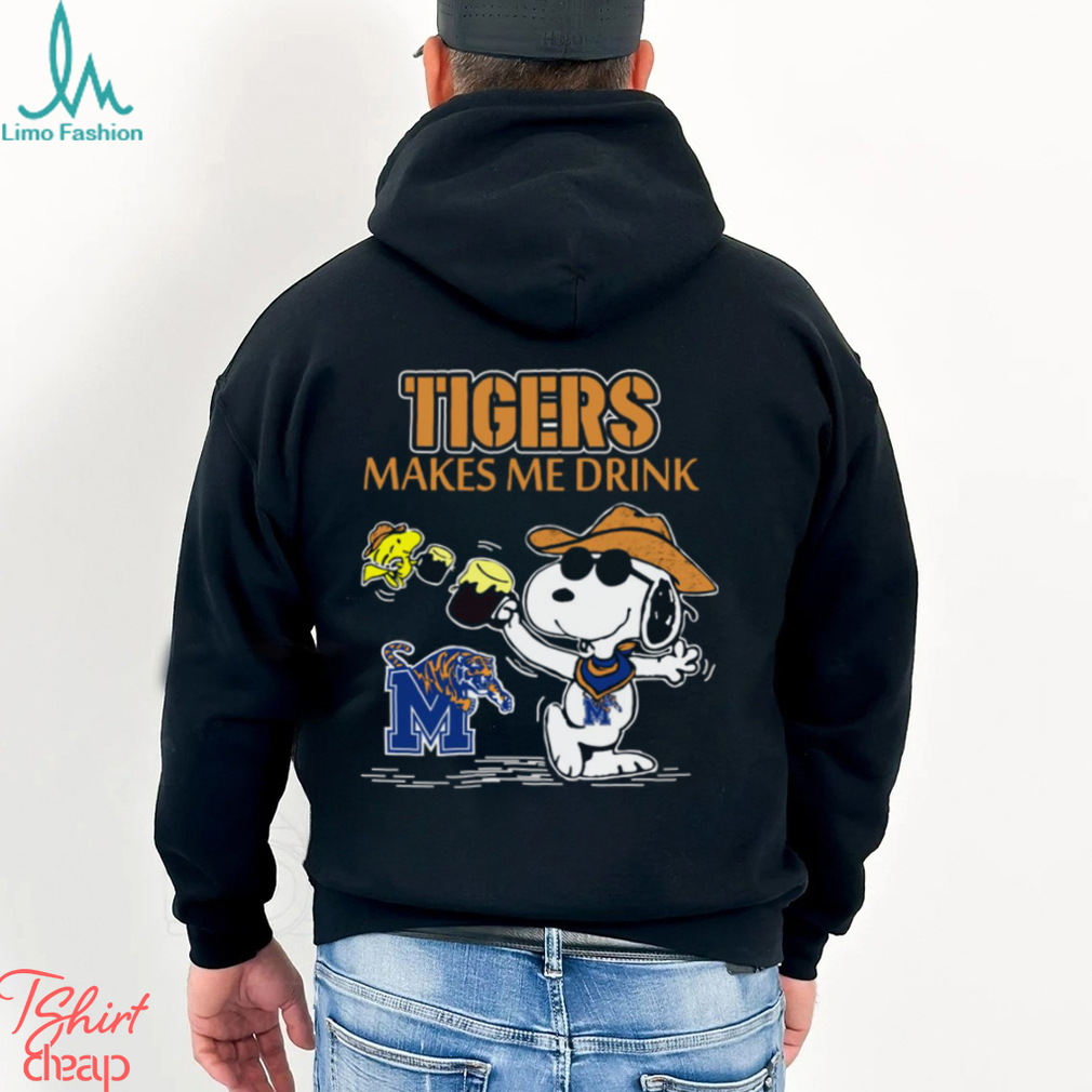 Snoopy Memphis Tigers Make Me Drinks Shirt Snoopy Memphis Tigers Make Me Drinks Shirt