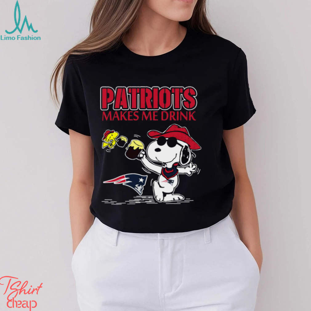 Snoopy New England Patriots Make Me Drinks Shirt Snoopy New England Patriots Make Me Drinks Shirt