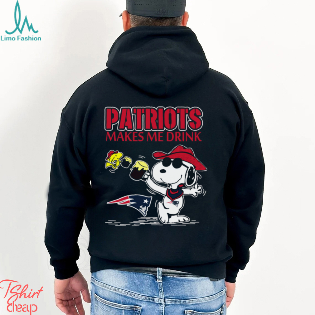 Snoopy New England Patriots Make Me Drinks Shirt Snoopy New England Patriots Make Me Drinks Shirt