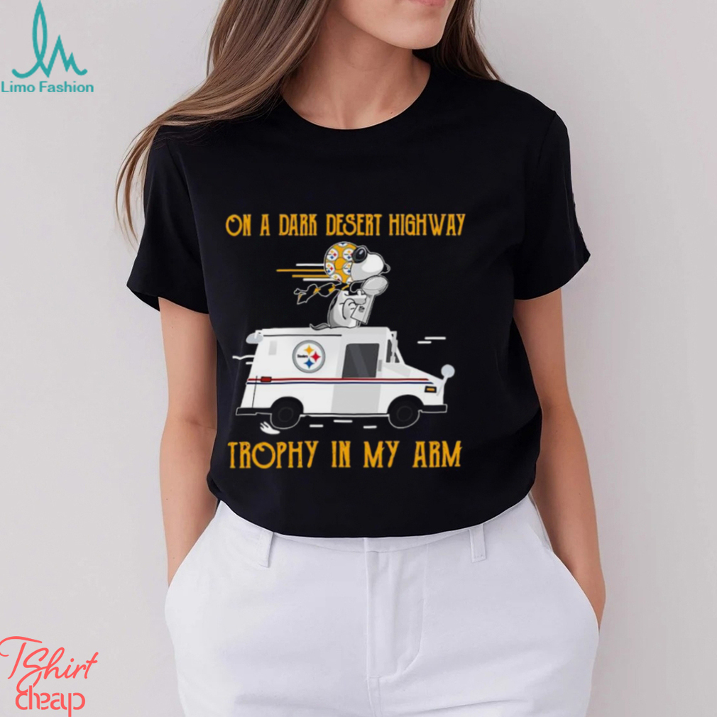 Snoopy Pittsburgh Steelers on a dark desert highway trophy in my arm shirt Snoopy Pittsburgh Steelers on a dark desert highway trophy in my arm shirt
