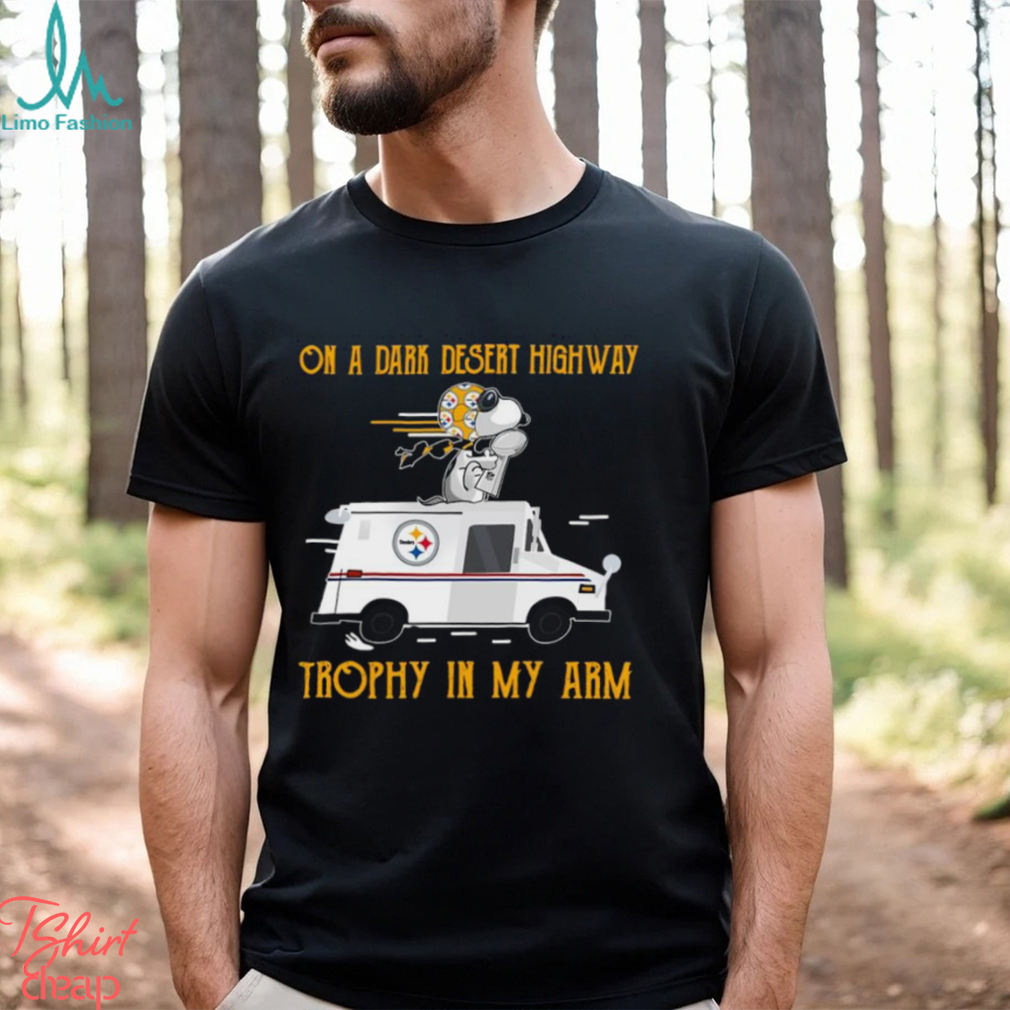 Snoopy Pittsburgh Steelers on a dark desert highway trophy in my arm shirt Snoopy Pittsburgh Steelers on a dark desert highway trophy in my arm shirt