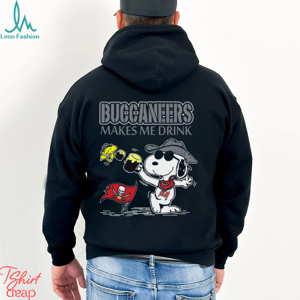 Snoopy Tampa Bay Buccaneers Make Me Drinks Shirt Snoopy Tampa Bay Buccaneers Make Me Drinks Shirt