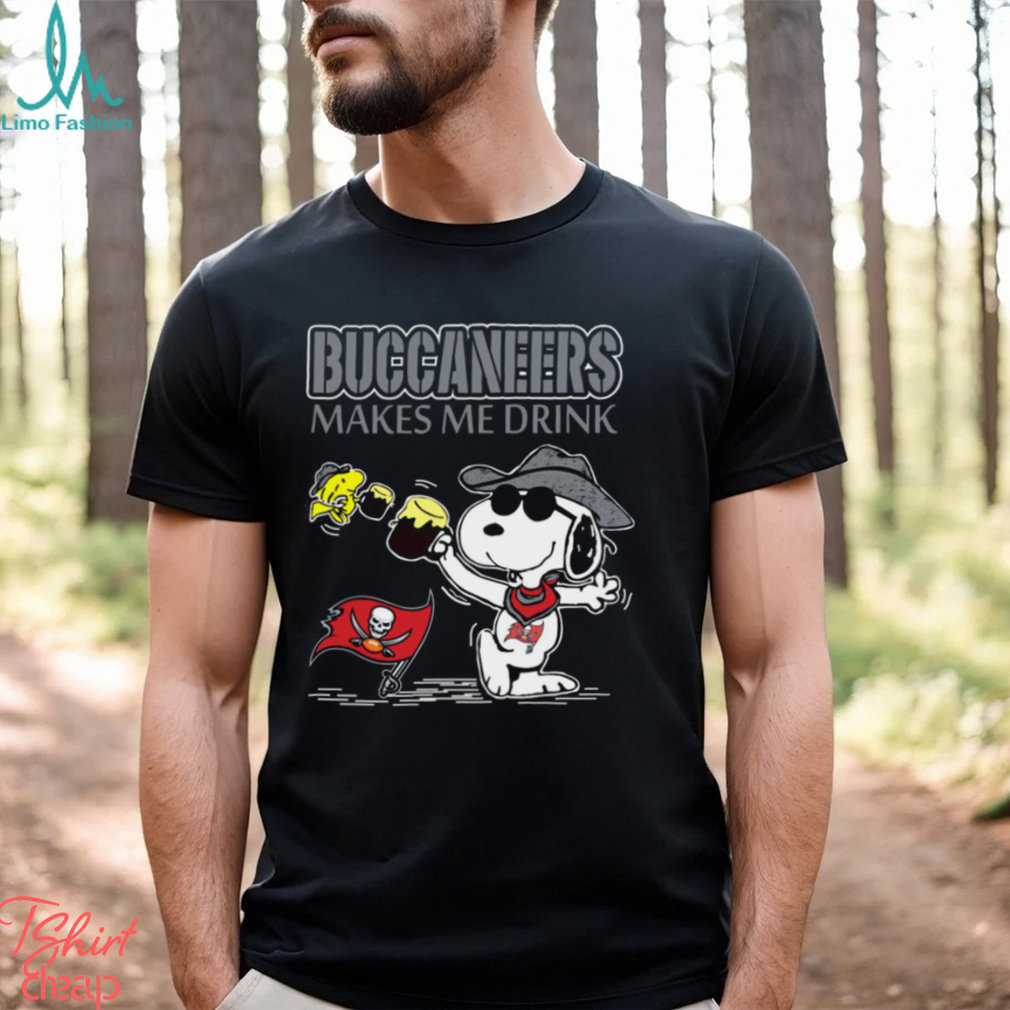 Snoopy Tampa Bay Buccaneers Make Me Drinks Shirt Snoopy Tampa Bay Buccaneers Make Me Drinks Shirt