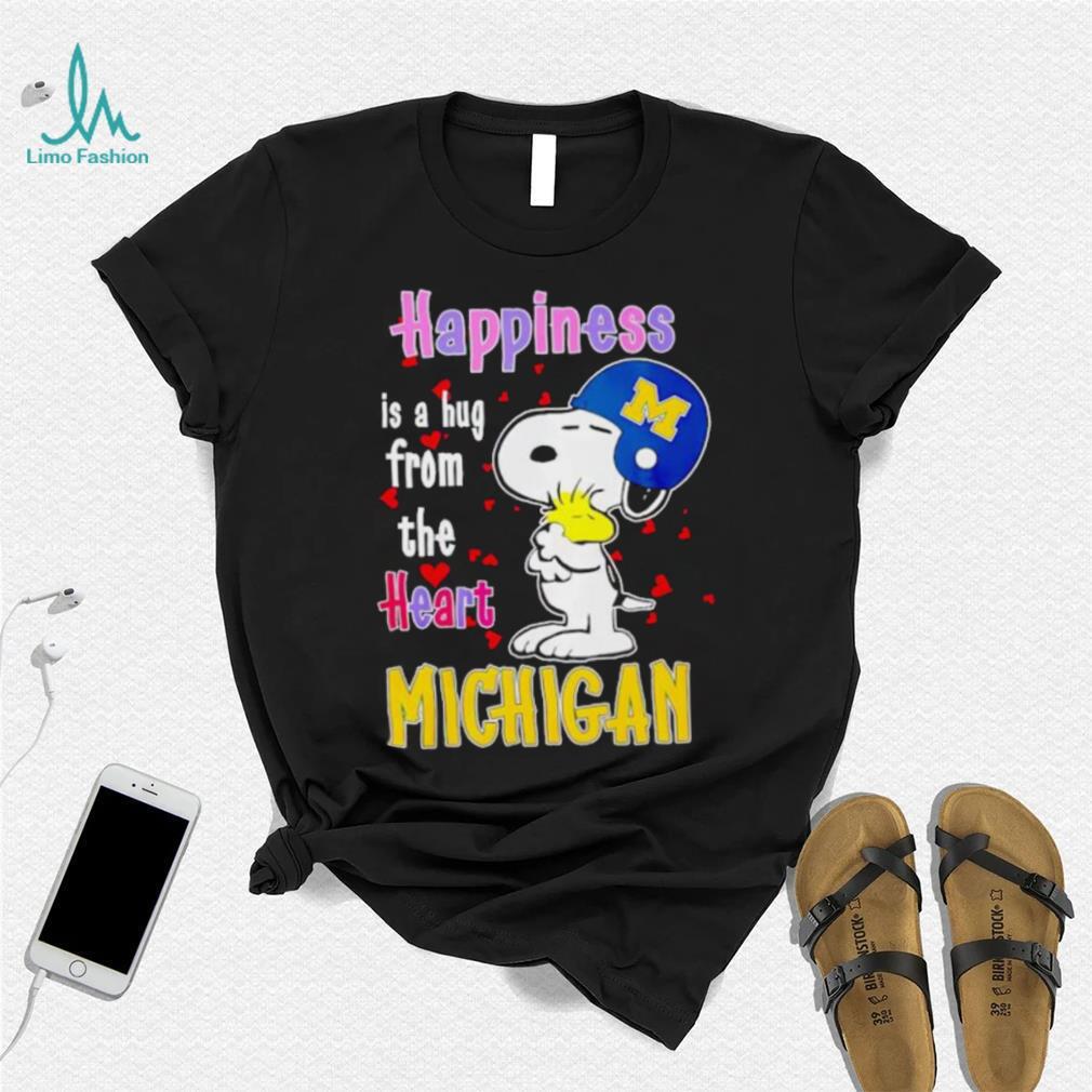 Snoopy and Woodstock happiness is a hug from the heart Michigan Wolverines shirt Snoopy and Woodstock happiness is a hug from the heart Michigan Wolverines shirt