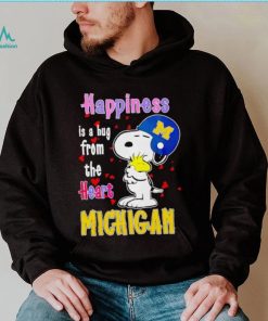 Snoopy and Woodstock happiness is a hug from the heart Michigan Wolverines shirt